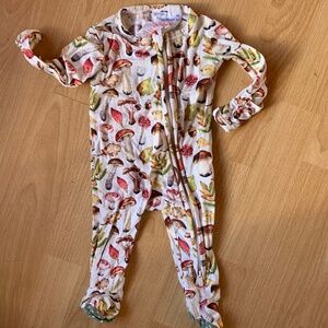 Posh peanut mushroom print zipper sleeper size newborn